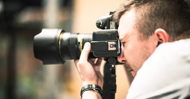 Fotograf macht hochwertige Bilder